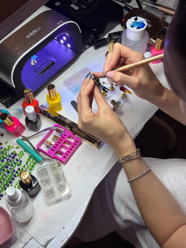 BTS of Euphoria’s nails with Caroline Cotten 2