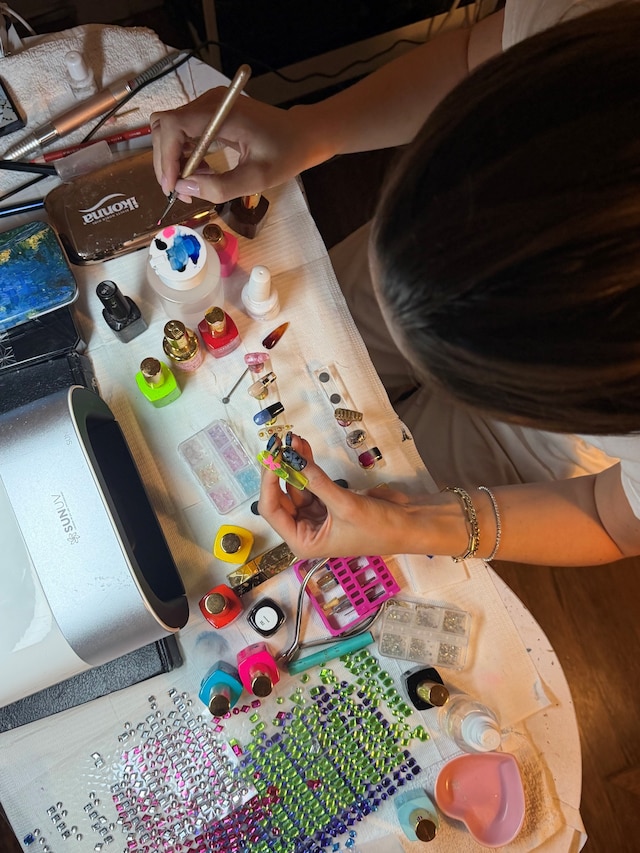 BTS of Euphoria’s nails with Caroline Cotten 12