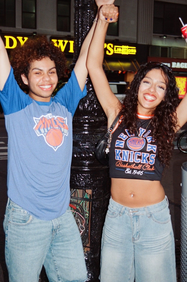 Young Knicks fans 4