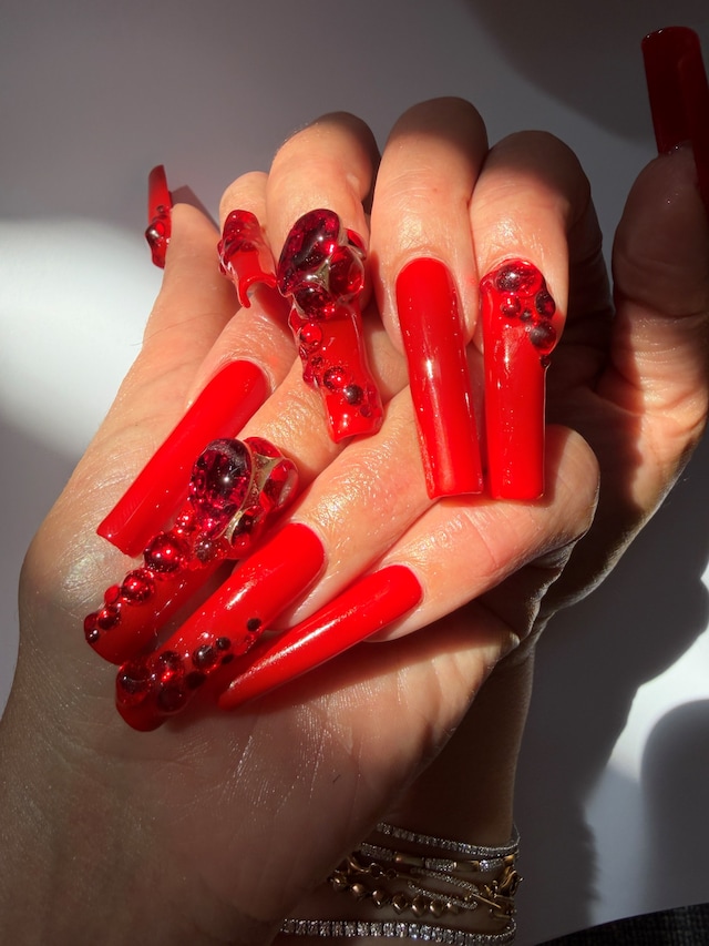 Bedazzled jewellery nails 0
