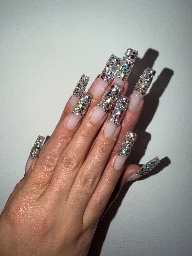 Bedazzled jewellery nails 1