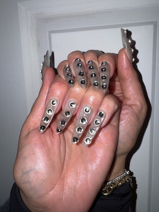Bedazzled jewellery nails 7