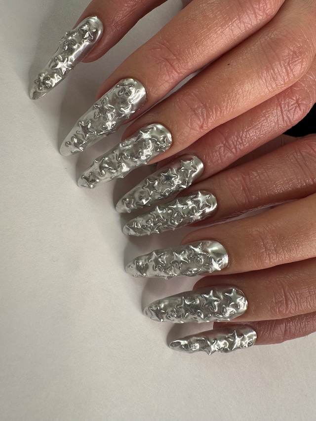 Bedazzled jewellery nails 3