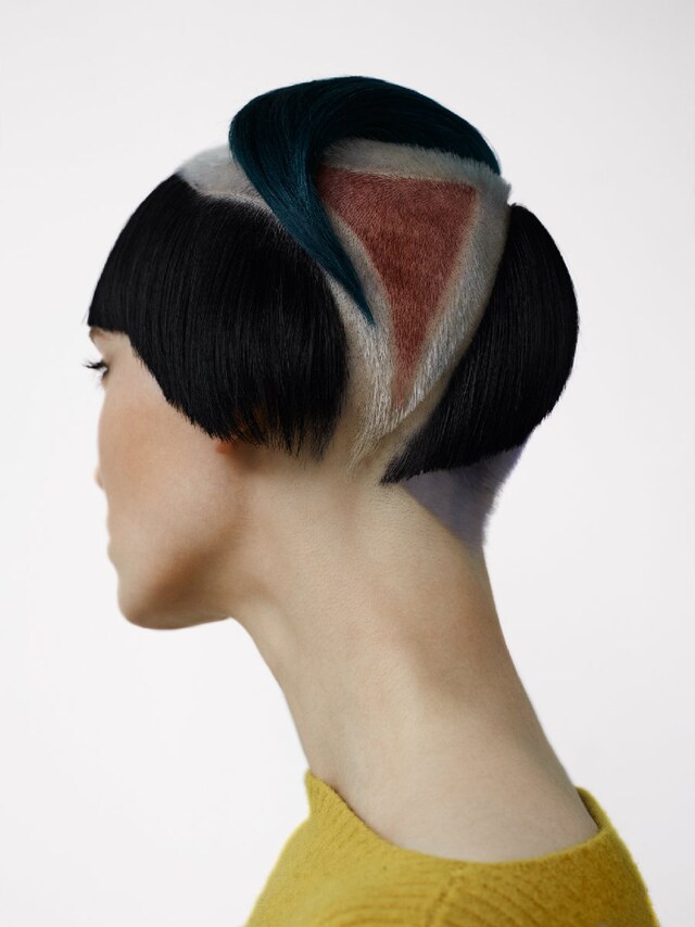 MAGDA wears jumper by UNIQLO 5