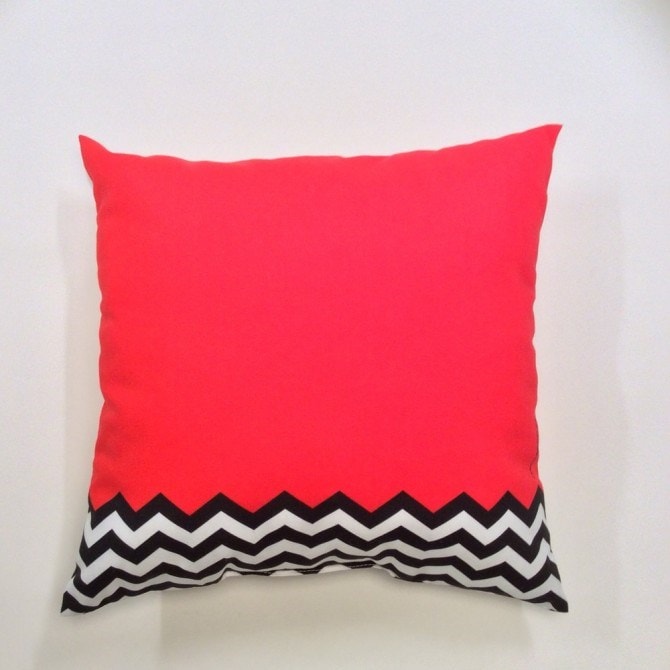 twin-peaks-red-room-pillow-16x16_670 7
