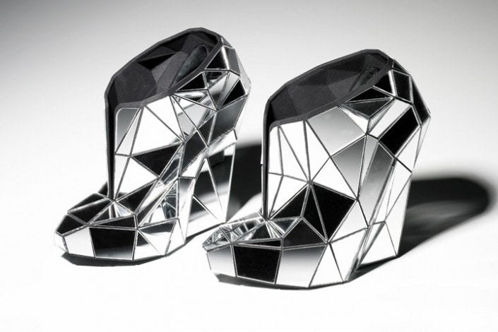 Invisible Shoes, Andreia Chaves. 2013 3