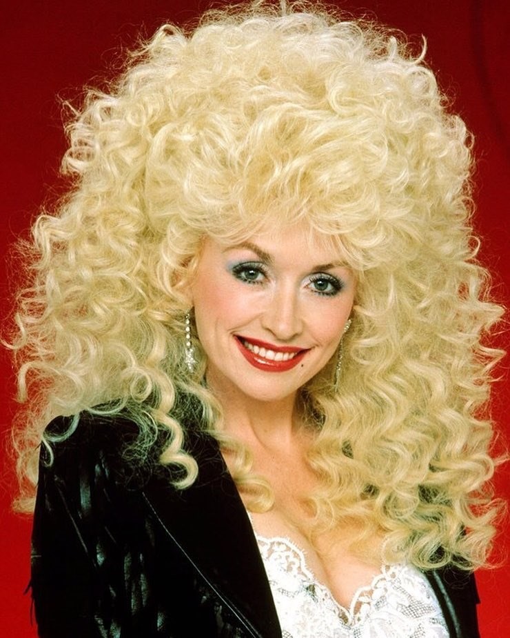 Dolly Parton got a new hairstyle by the stylist Shana Taylor | Dollyfancom