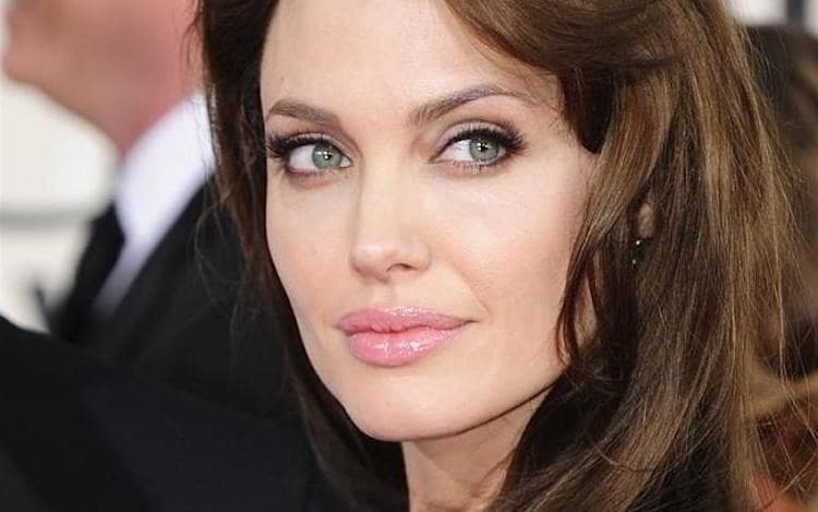 1446527216angelina-jolie-closeup