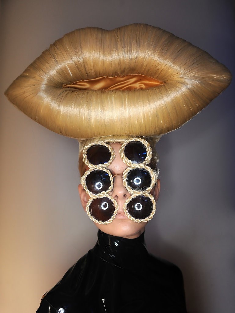 Blonde Lips Charlie Le mindu