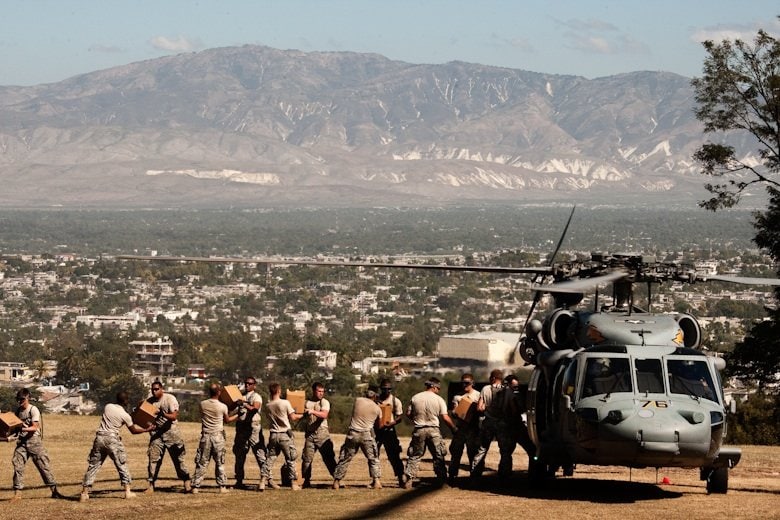 82nd Airborne distributing food that has 5,000 cal 4