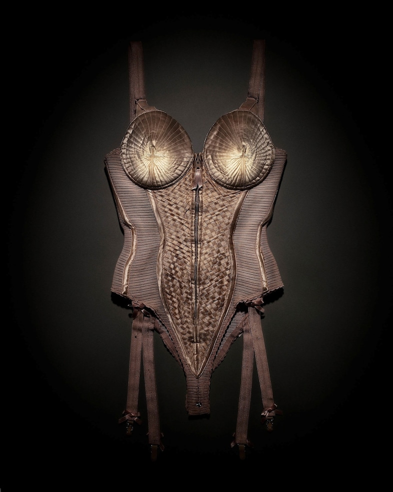 04 Jean Paul Gaultier, Korset gedragen door Madonn