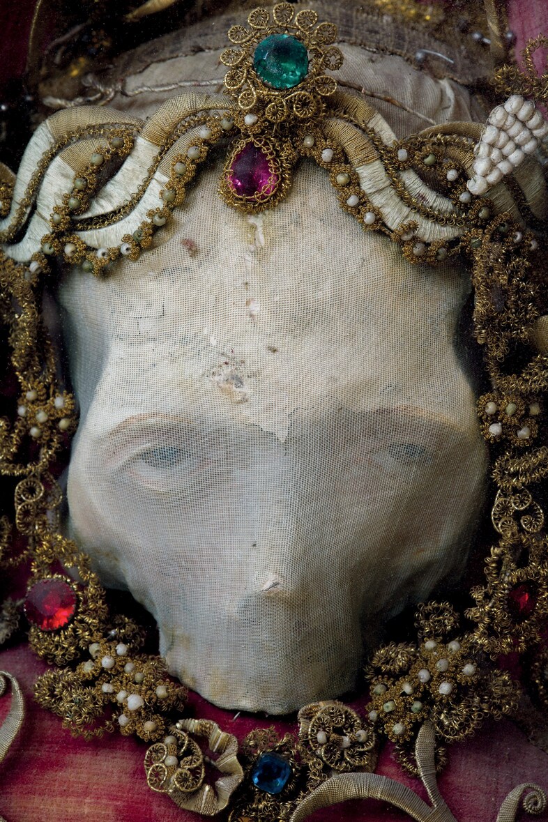 p.50 Deodatus skull relic &#169; Paul Koudounaris