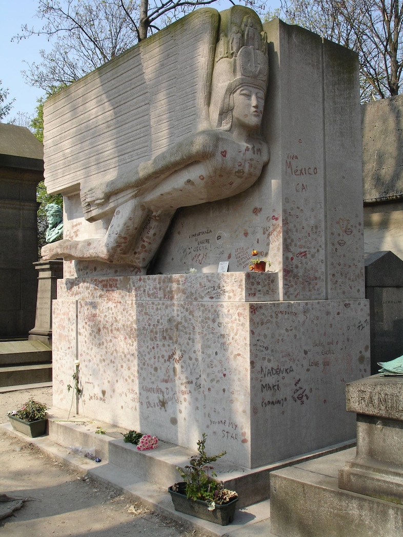 oscar-wildes-tomb-red2