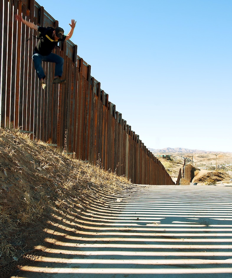 Border &#169; 2012 7