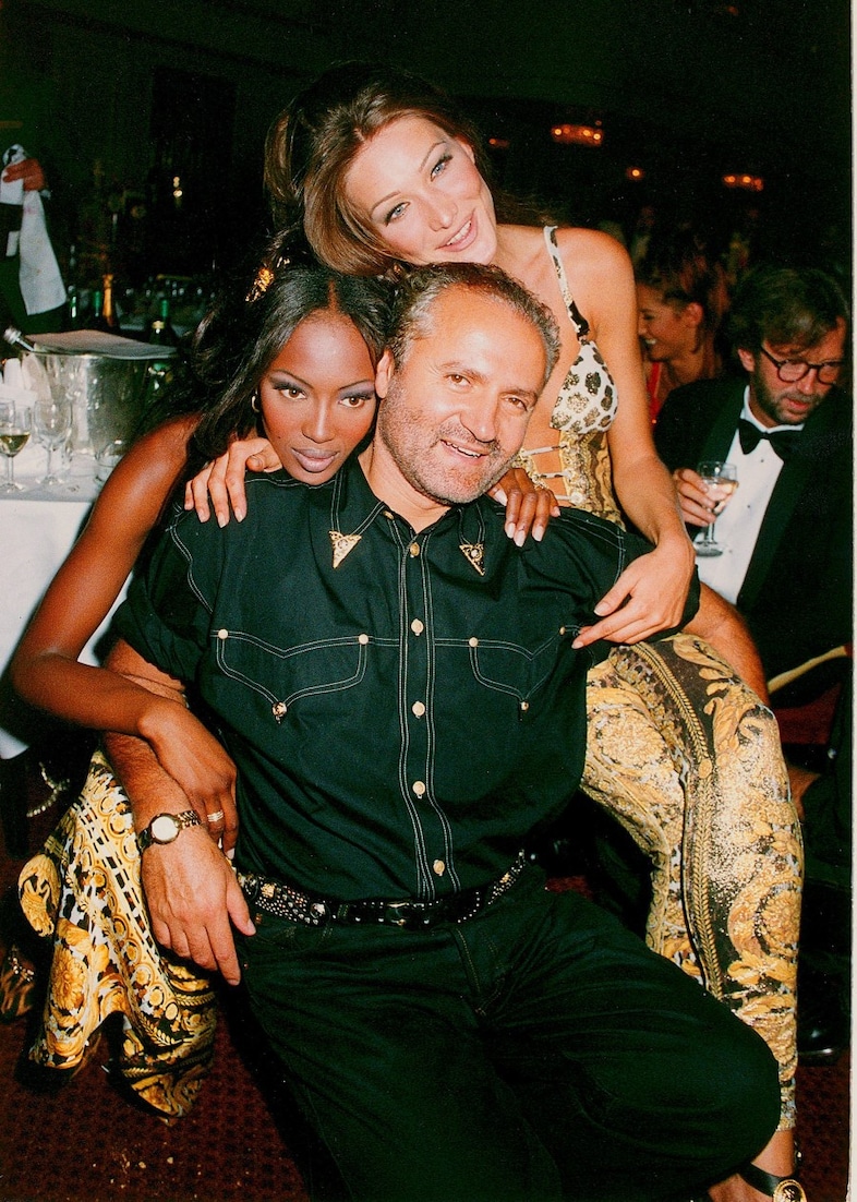 r-CARLA-BRUNI-NAOMI-CAMPBELL-GIANNI-VERSACE-huge