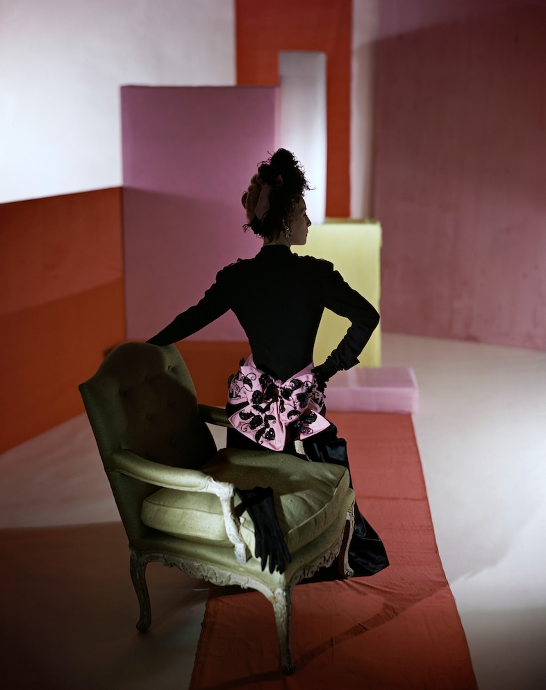 11._Dinner_suit_and_headdress_by_Schiaparelli_1947 10
