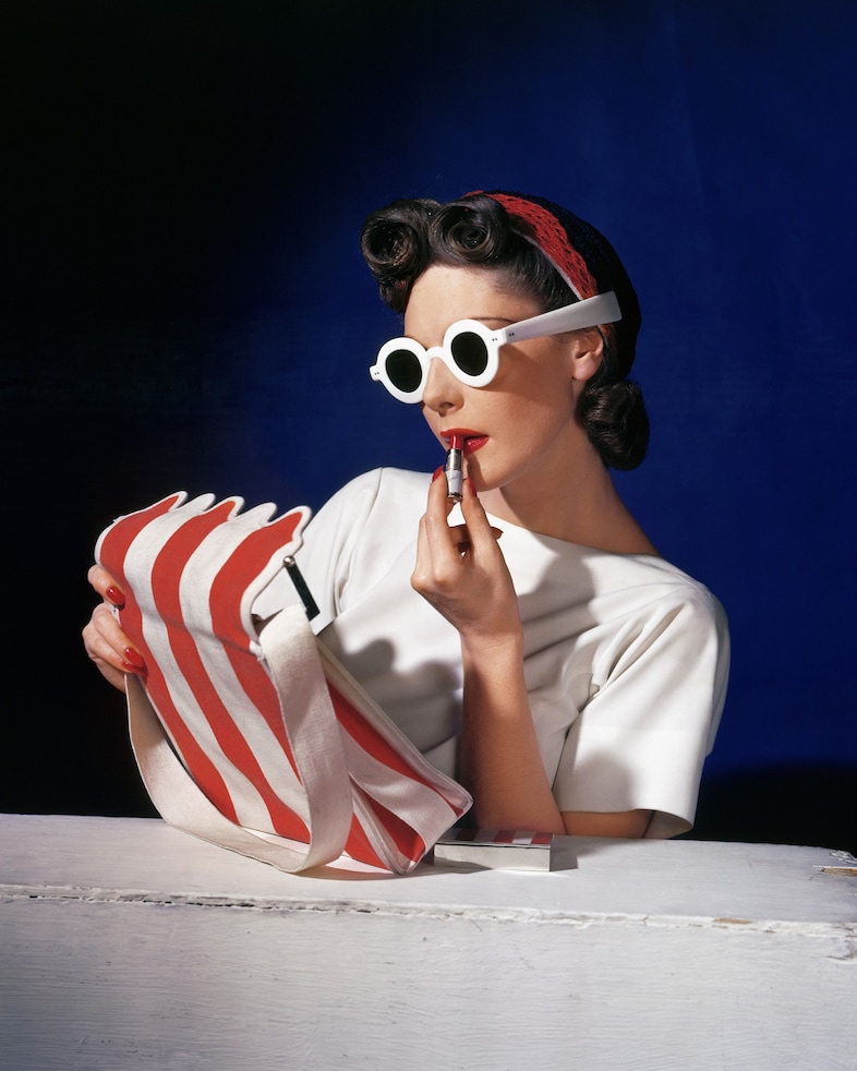 12._Muriel_Maxwell_American_Vogue_cover_1_July_193 11