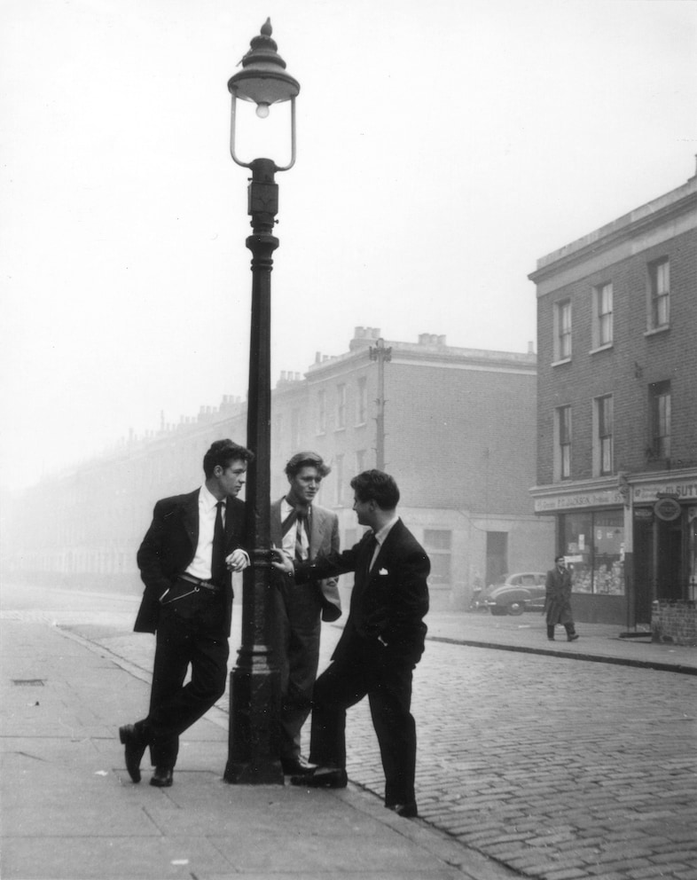  Bert Hardy, Too many spivs 12