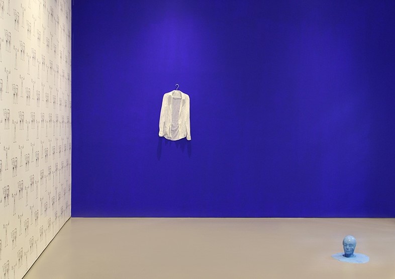 An installation by Julieta Aranda, exhibited at Galeria OMR