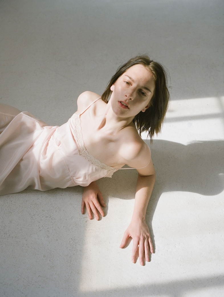 Model wears Simone Rocha 3