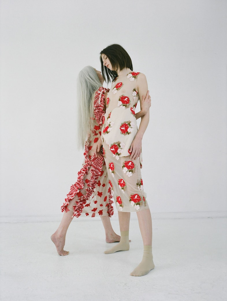 Model wears Simone Rocha 5