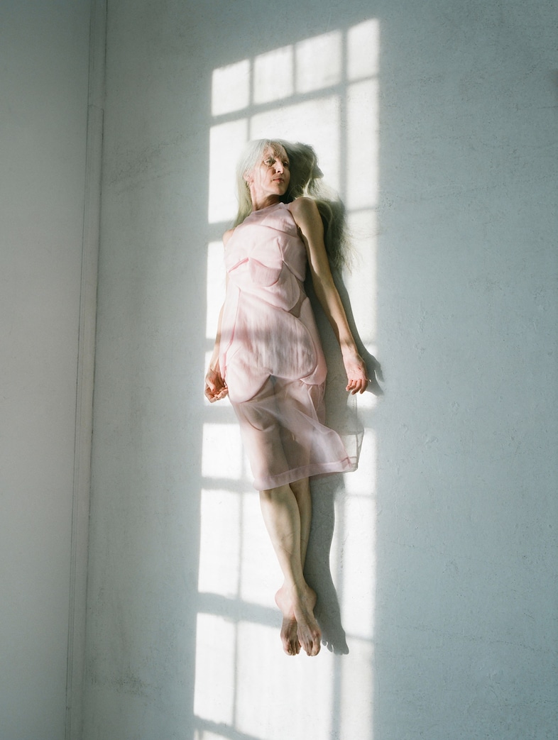 Model wears Simone Rocha 6