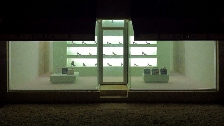 prada marfa night