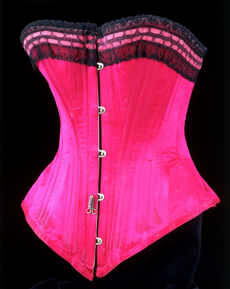 Corset_1890-1895_c_Victoria_and_Albert_Museum_Lond 3