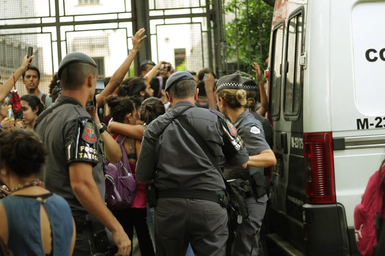 brazilian police attempt to breach s chool