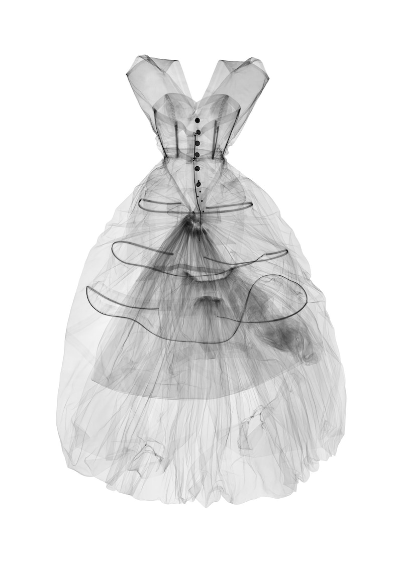 balenciaga shaping fashion cristobal v&amp;a museum exhibition