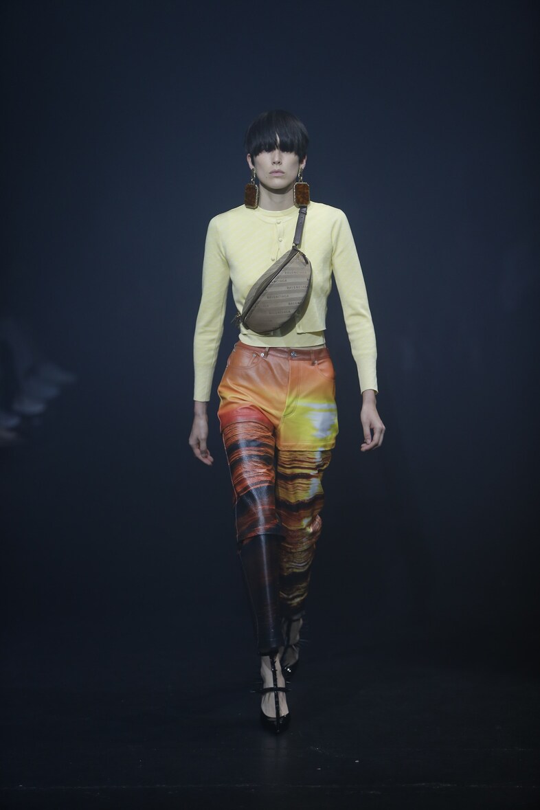 balenciga ss18 womenswear paris pow