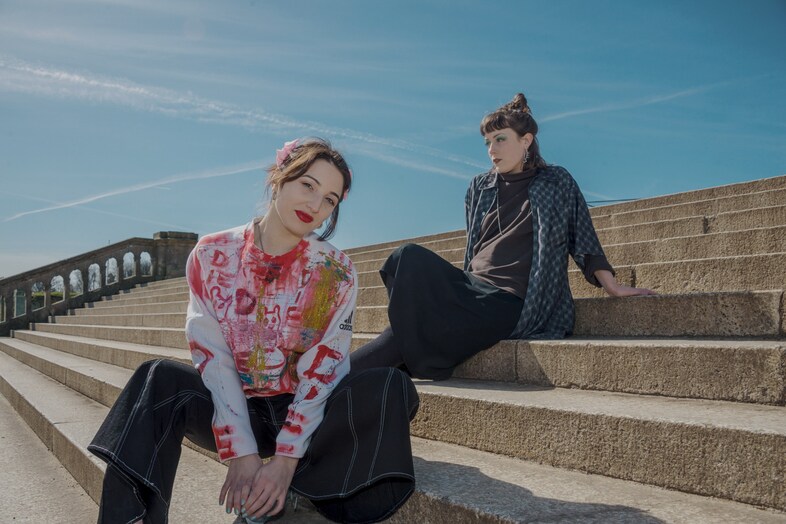 MX World &amp; Julia Star