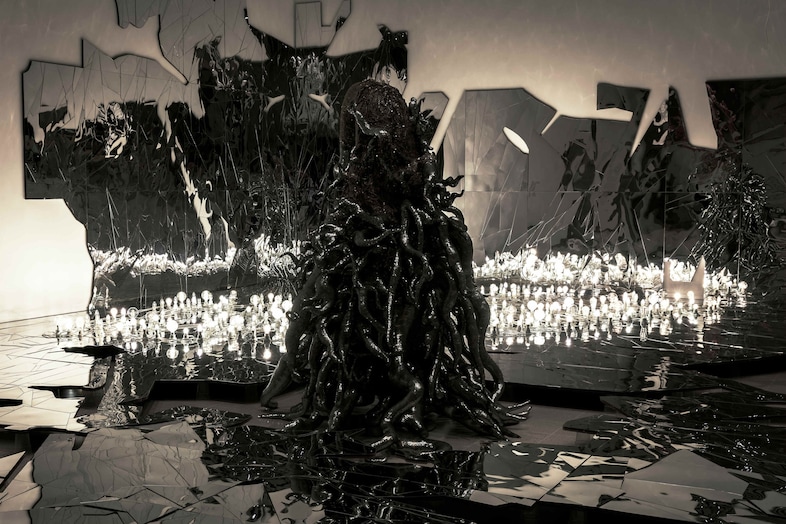01 Installation view of Lee Bul Monster_ Black 201