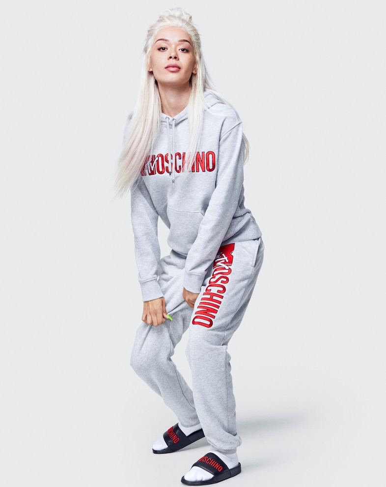 moschino tv hm jeremy scott aquaria barbie ferreira 25