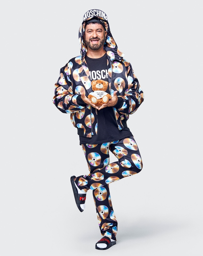 moschino tv hm jeremy scott aquaria barbie ferreira 53