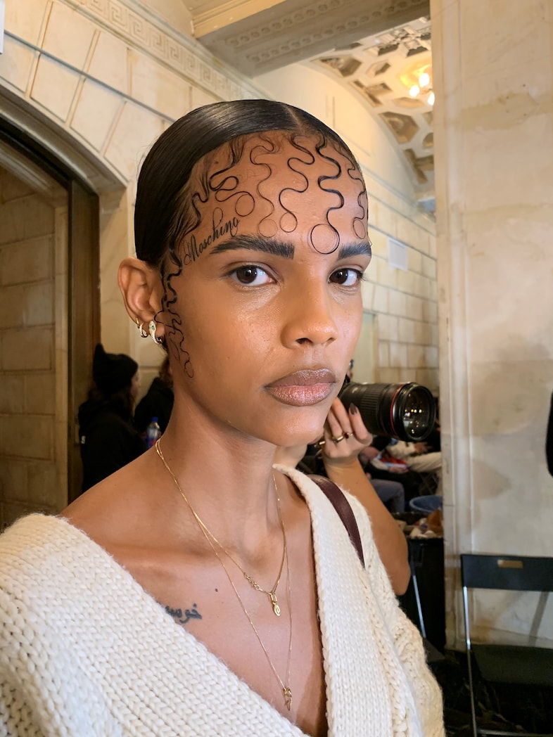 moschino pre-fall 2020 hair make-up