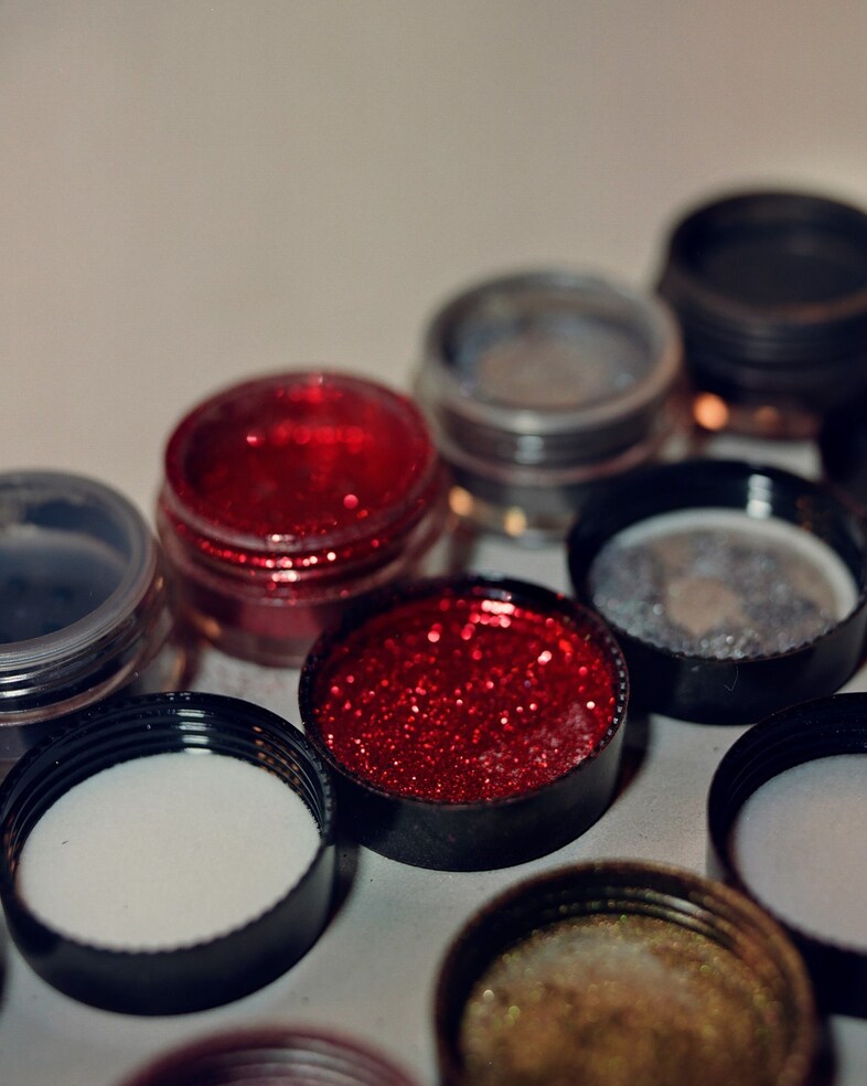makeup hoarder reddit community coronavirus 
