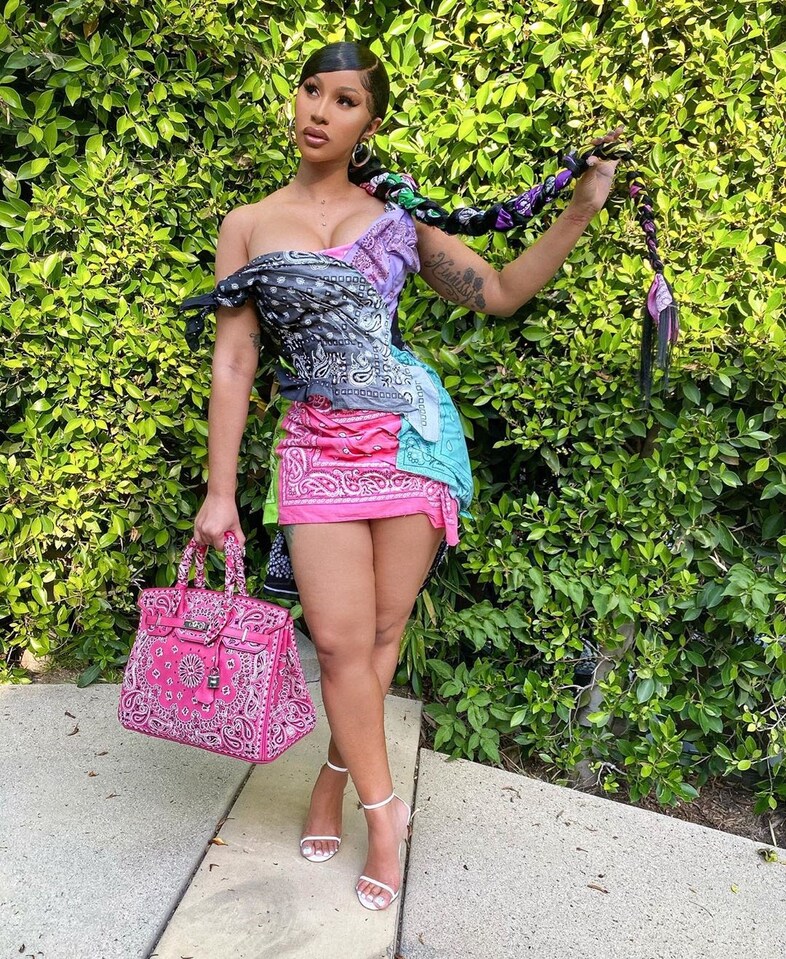 Cardi B’s bandana fit 16