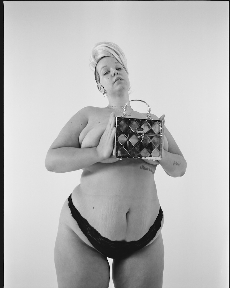 Netti Hurley –&#160;Women Walking (2021) 16
