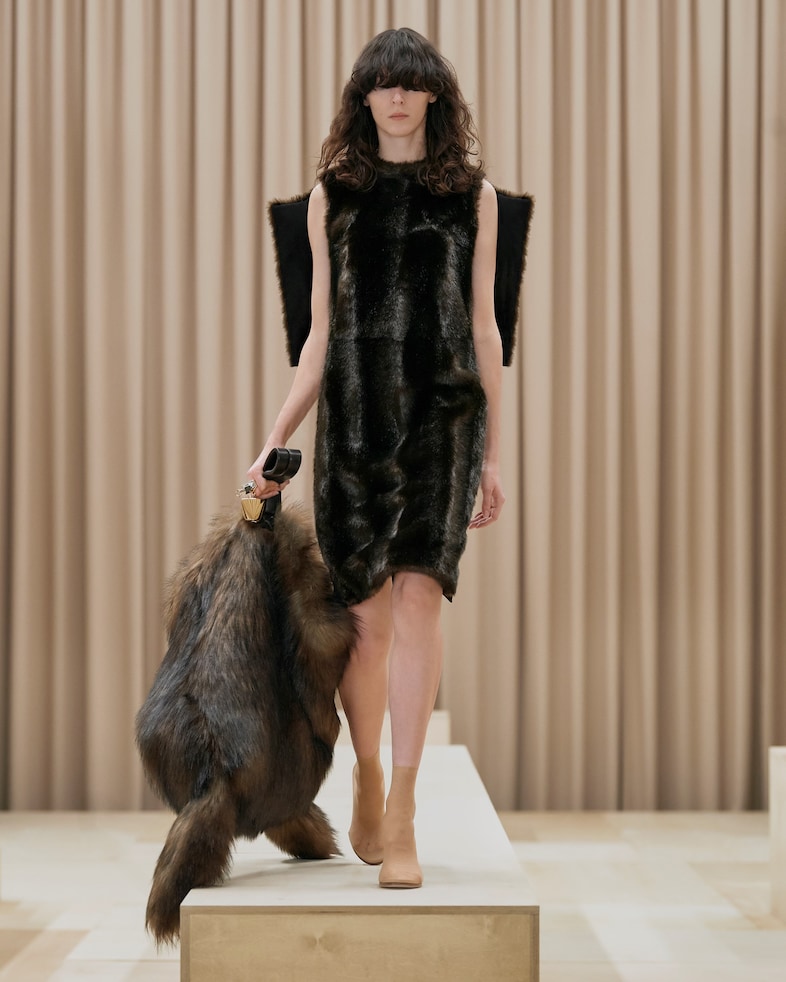 Burberry AW21 womenswear collection by Riccardo Tisci 3 2