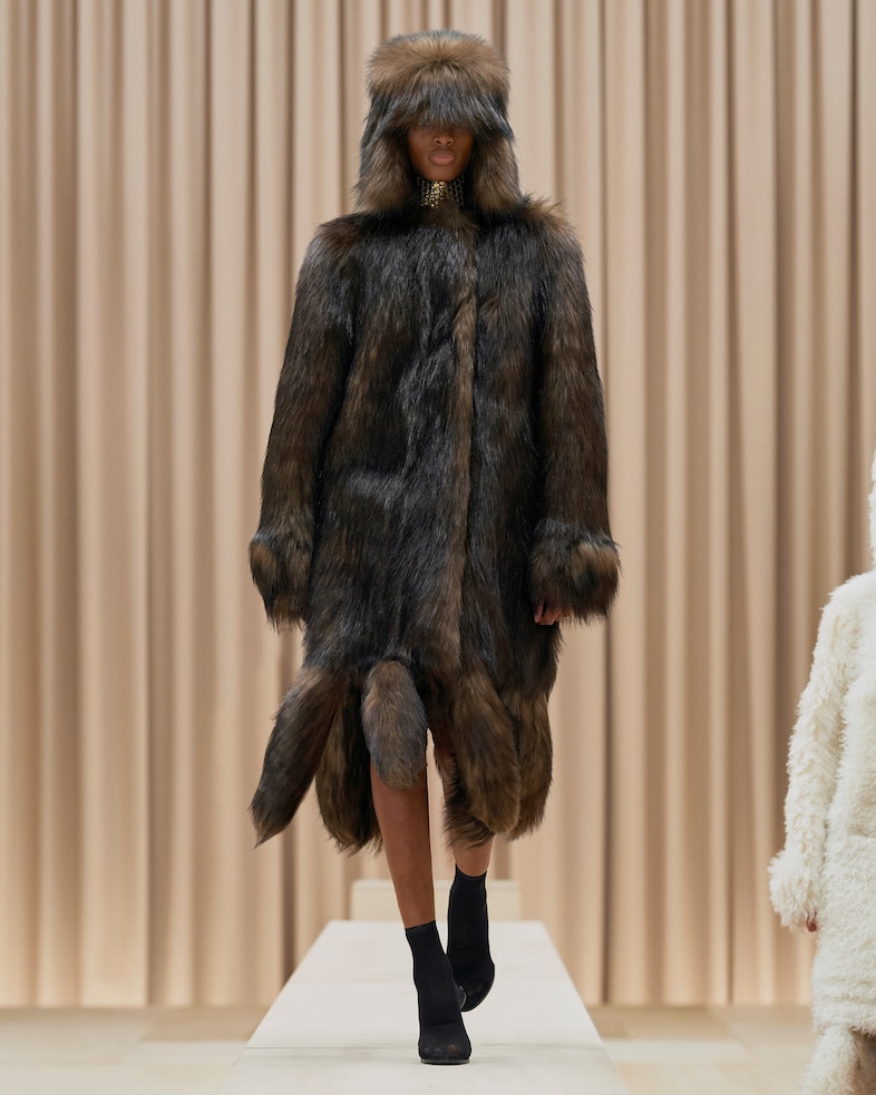 Burberry AW21 womenswear collection by Riccardo Tisci 5 4
