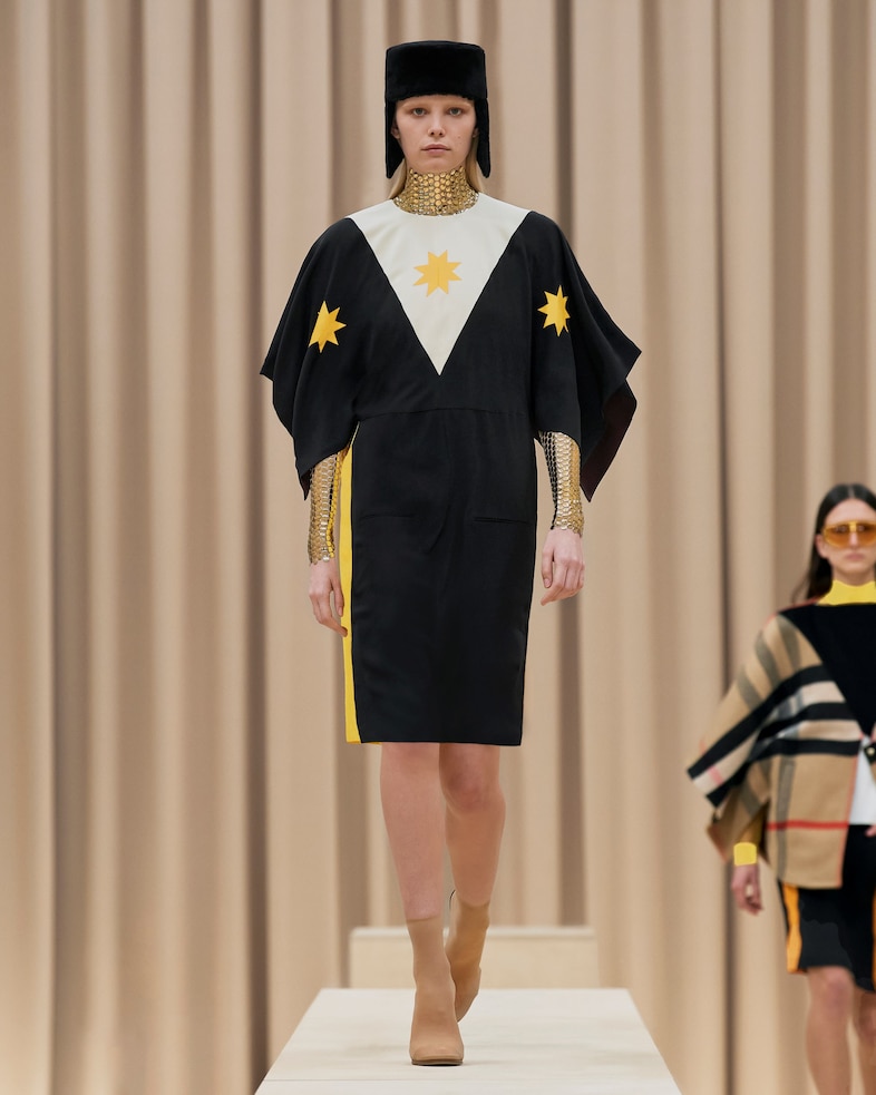 Burberry AW21 womenswear collection by Riccardo Tisci 19 18