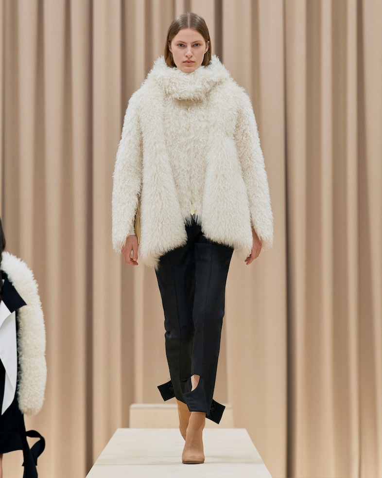 Burberry AW21 womenswear collection by Riccardo Tisci 23 22