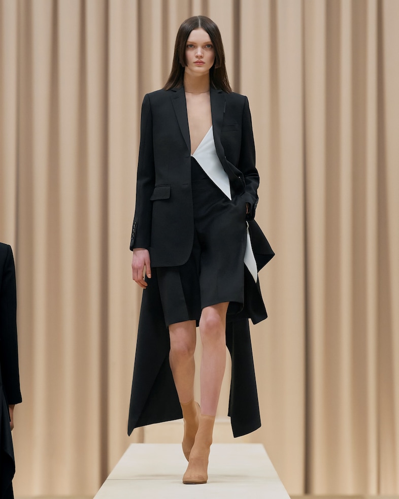 Burberry AW21 womenswear collection by Riccardo Tisci 28 27