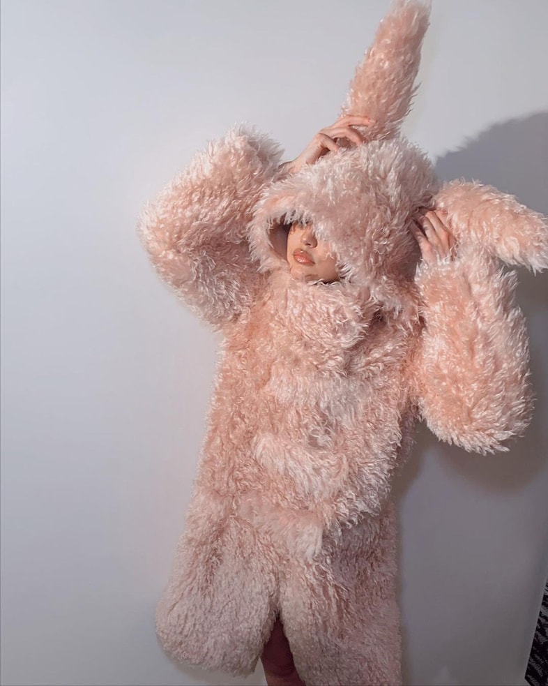 Gigi Hadid wearing Burberry_002 7