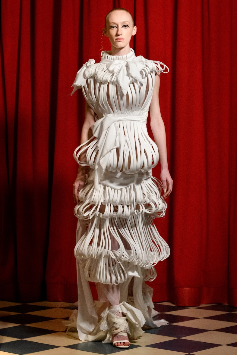 Saint Sintra, skeleton dress