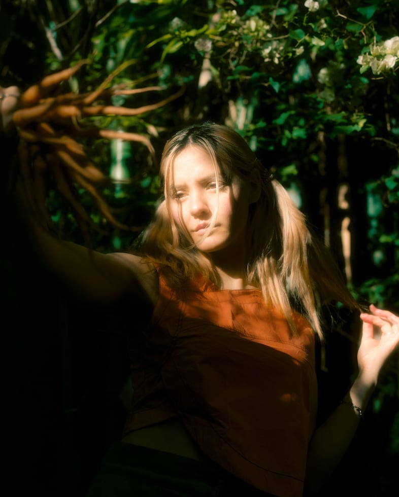 Dora Jar-EP-Press Shot