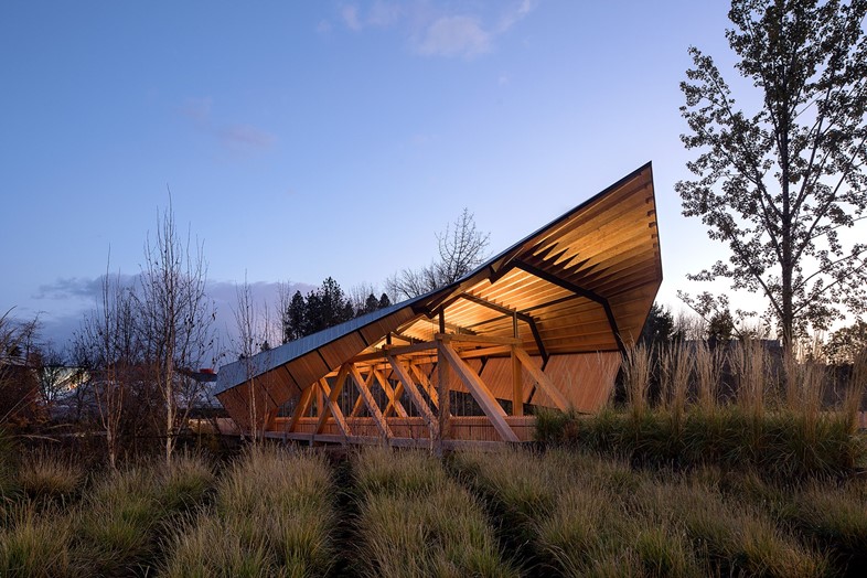 nike_serena-williams-building_05_shoe-dog-bridge ©