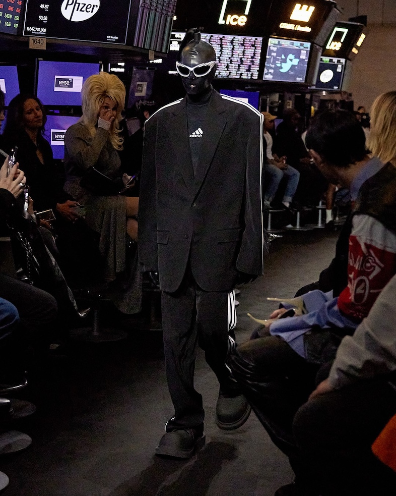 Balenciaga SS23 collection at the NY Stock Exchange 8