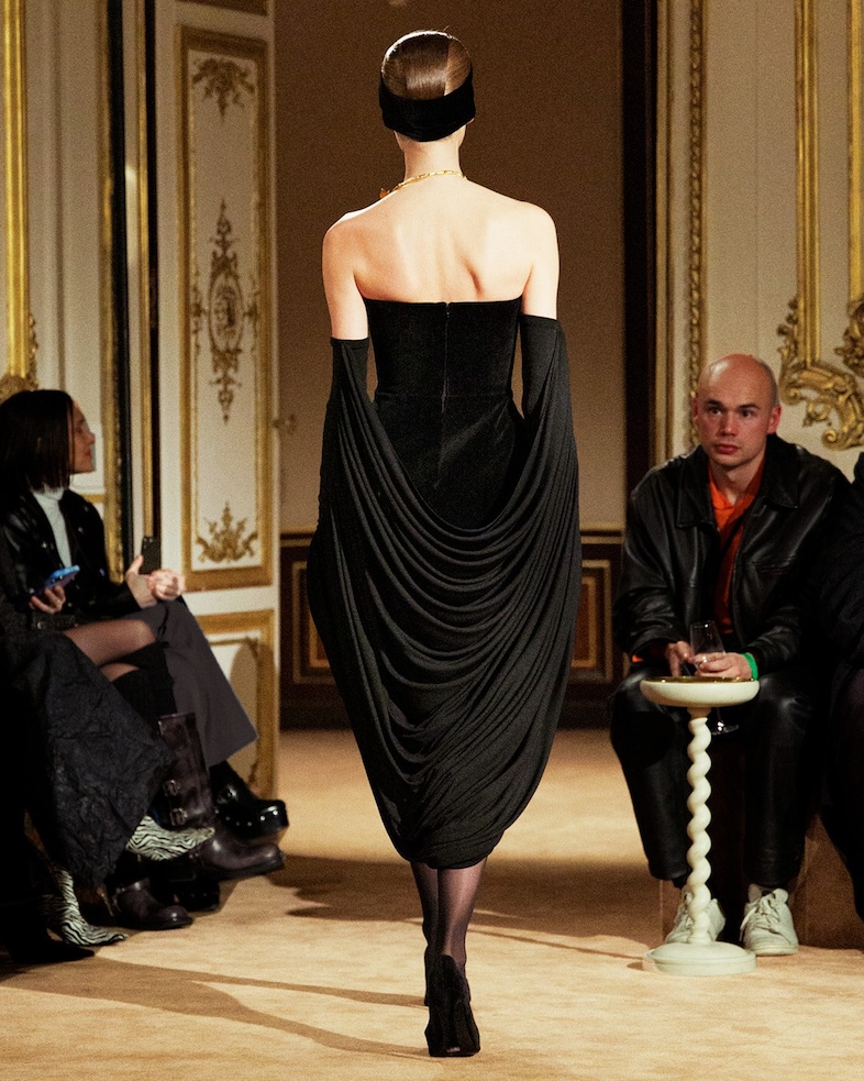 Cultural history of the black stretchy headband 15